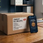 Smartfon z otwartą aplikacją płatności odroczonej obok zapakowanej paczki zwrotnej z etykietą kurierską